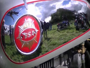 The fuel tank and BSA badge